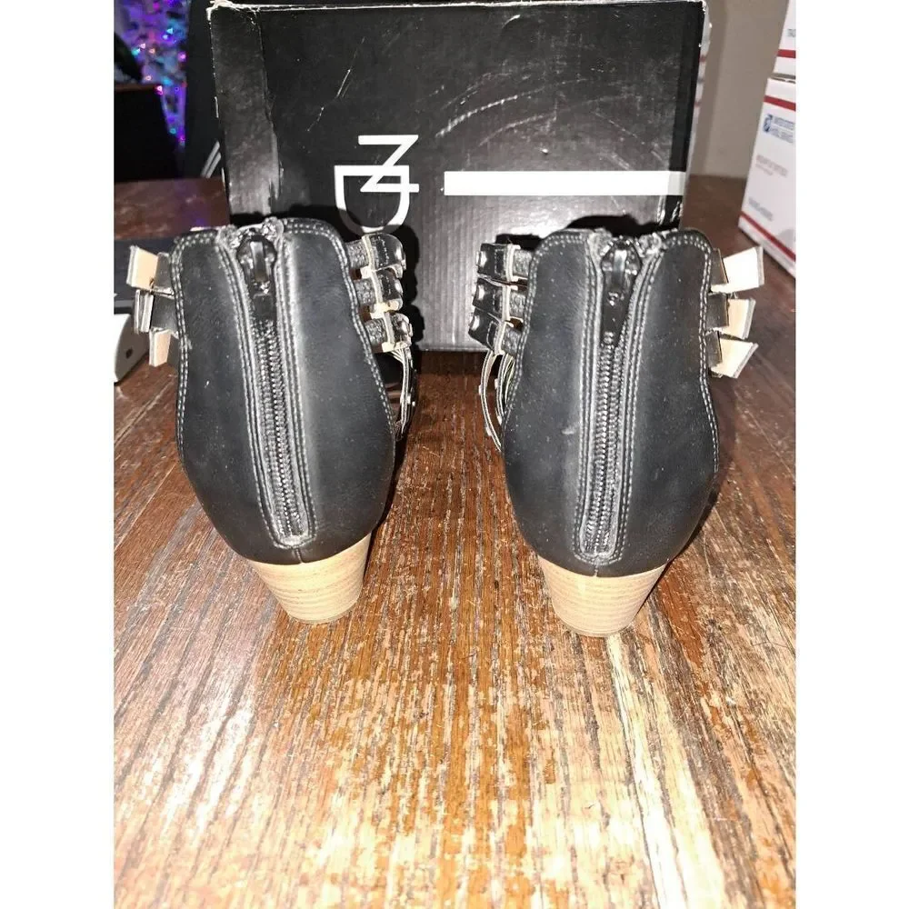 Size 8.5 New Directions Amica Black Studded Open Toe Short Wedge Strappy Shoes